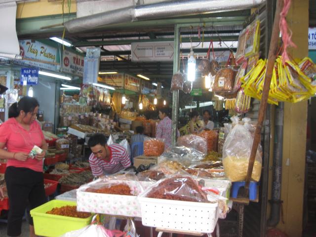 Tăng cường kiểm tra thực phẩm phục vụ Tết ảnh 1